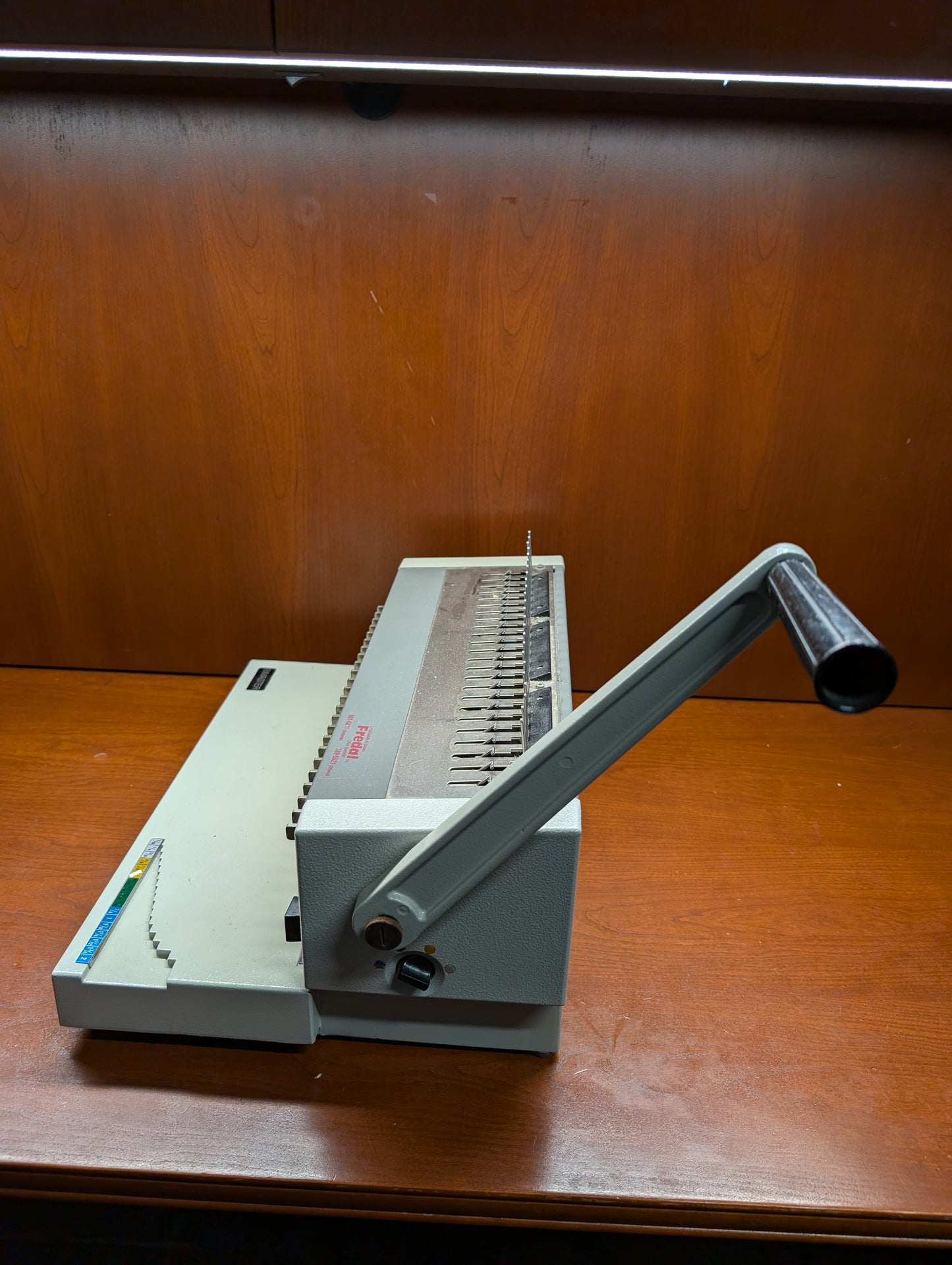 Ibico IBIMASTER Binding Machine