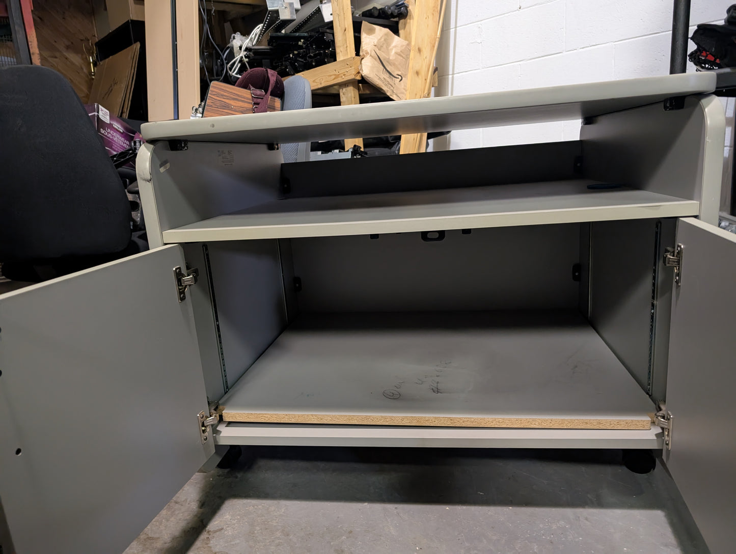 Heavy-duty Rolling Workstation with Storage